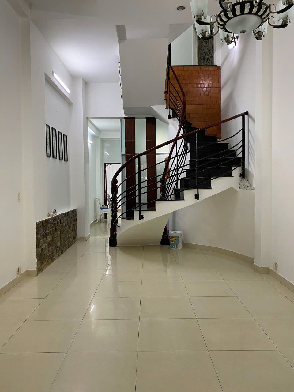 Ngộp Hòa Bình - Quận 11 - 4x18m - HXH 3 tầng BTCT ở liền - Ảnh 2
